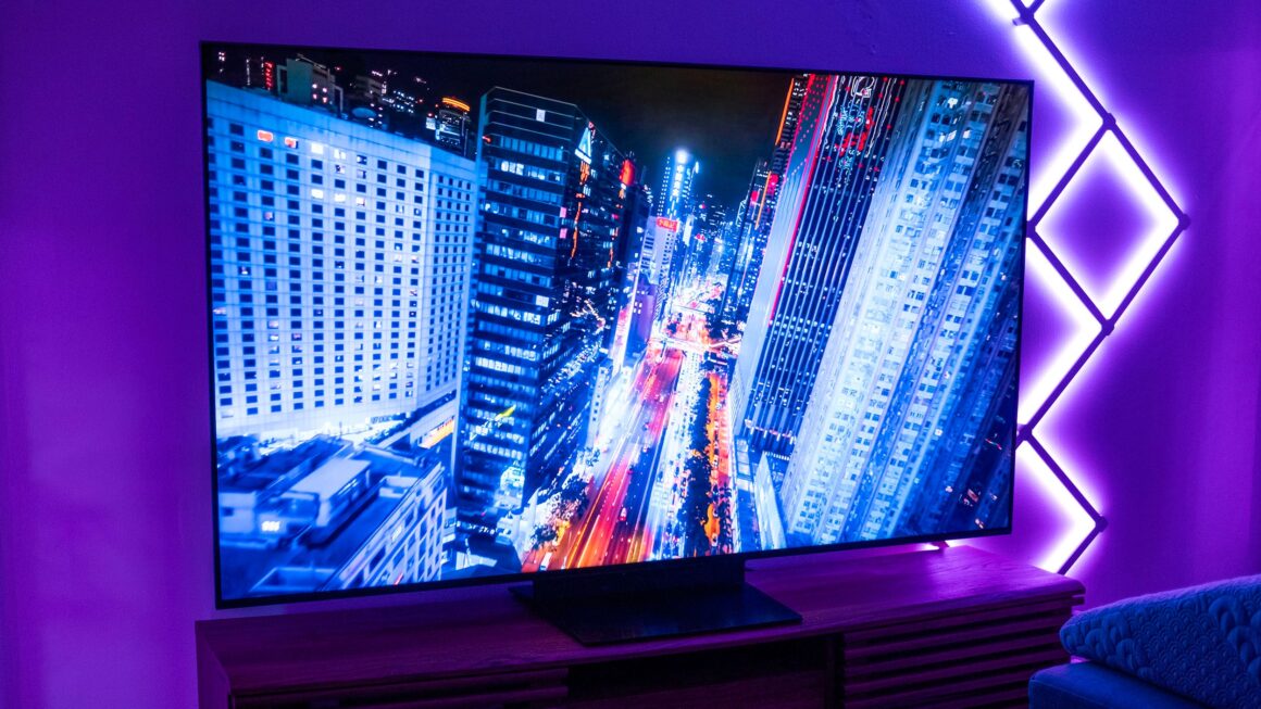 Обзор TCL QM7K: мощный LED-телевизор с передовыми технологиями