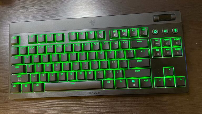 Обзор Razer BlackWidow V4 Low-Profile: тонкий геймерский клавиатурный хит